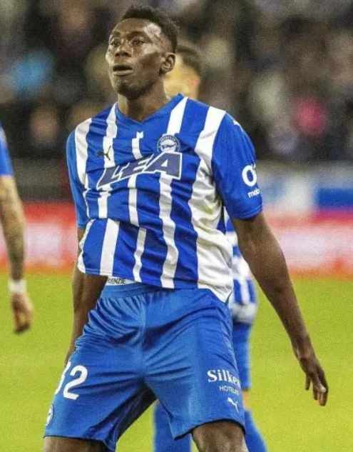 英超雙雄競逐：阿格霍瓦轉會風云起